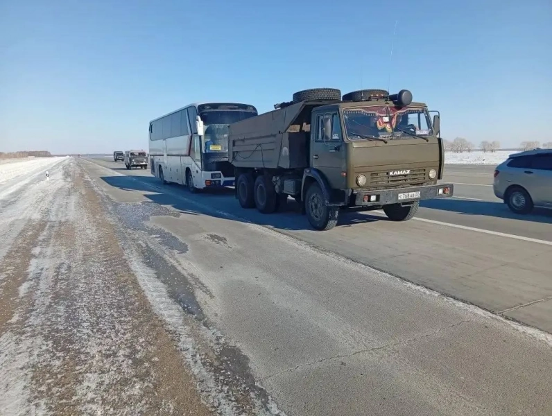 Дорожники Алтайского края помогают водителям в условиях аномальных морозов