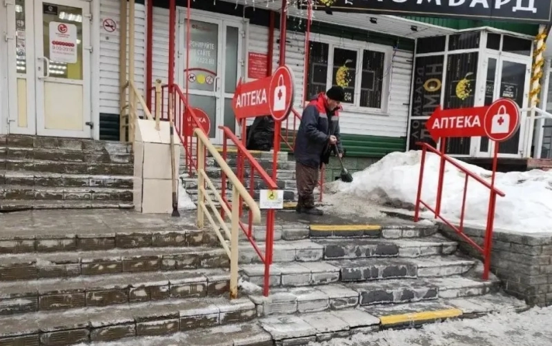 Контроль за противогололедной обработкой возле предприятий усилили в Барнауле