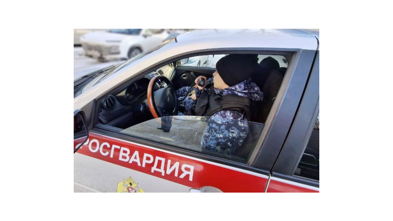 Росгвардейцы по горячим следам задержали грабителей в Барнауле