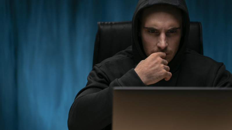 Студент из Барнаула перевел мошенникам 90 тысяч рублей после звонка «медработника»