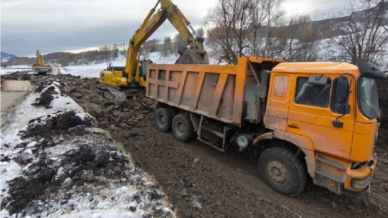В Алтайском крае строят мост на важной туристической трассе