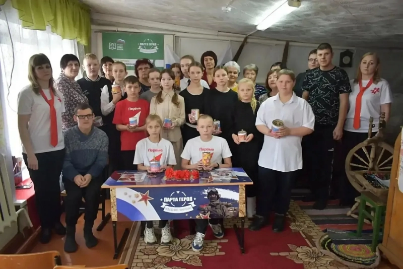 В школе-интернате Ребрихинского района открыли «Парту Героя» в память о погибших выпускниках