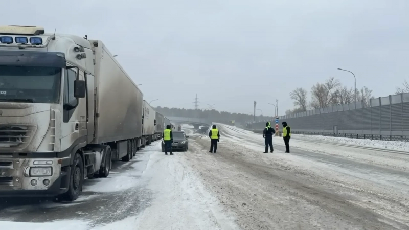 Движение на Змеиногорском тракте частично открыли в Барнауле