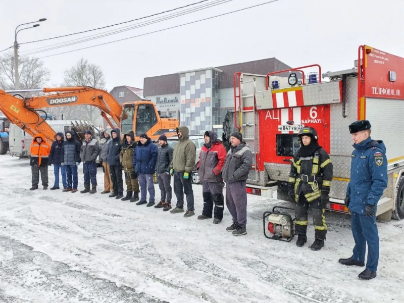 Готовность водооткачивающей техники к паводку проверили в Барнауле
