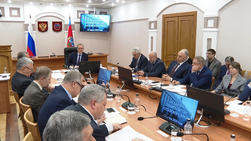 Губернатор Виктор Томенко поручил усилить контроль за исполнением поручений Президента в Алтайском крае