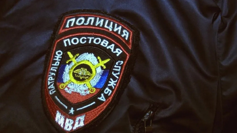 В Барнауле задержали горожанку, которая несла в перчатке синтетические наркотики