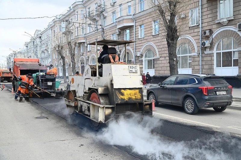 46 единиц техники вывели на ремонт дорог в Барнауле