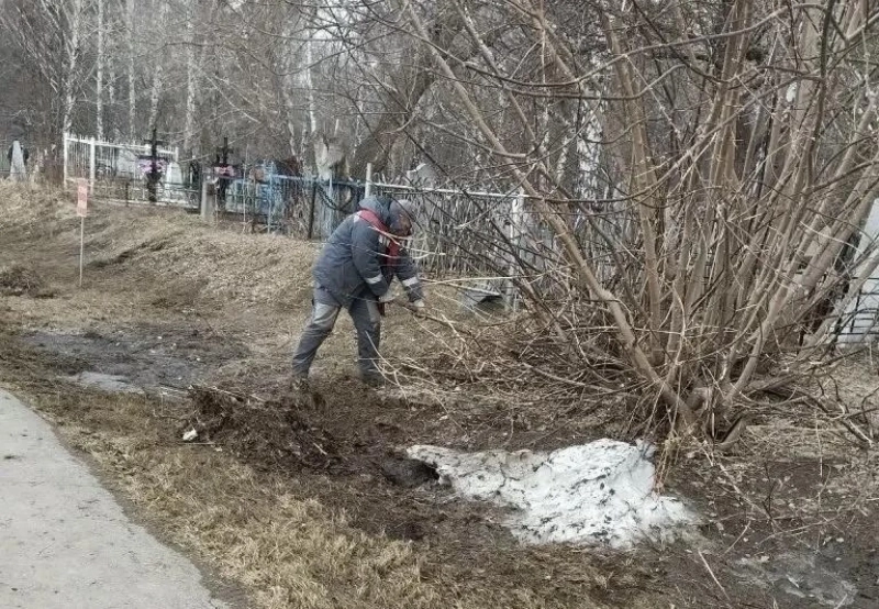 Барнаульские кладбища подготовят к Радонице и обработают от клещей после просыхания почвы