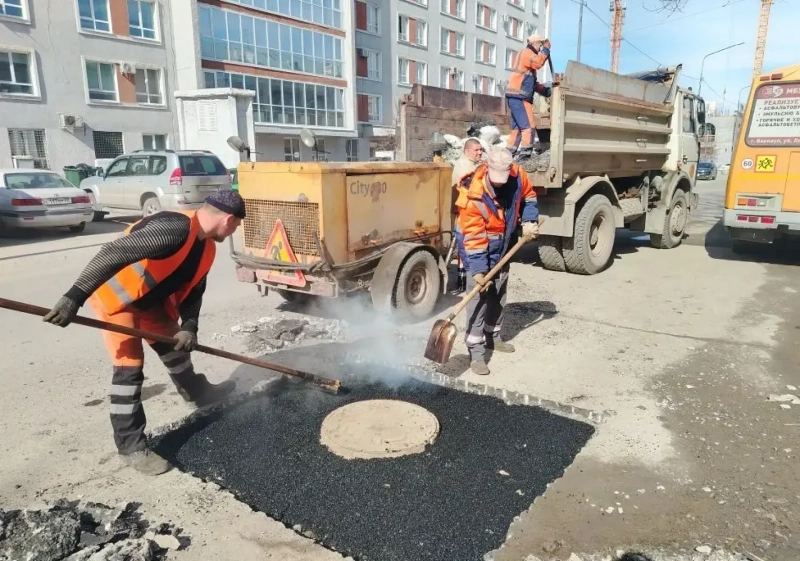 Локальный ремонт дорог продолжается в Барнауле
