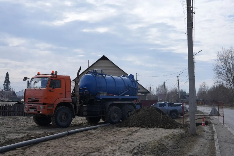 Очистку колодцев и прокладку ливневки на двух улицах начали в Бийске