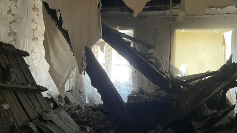 Потолок в жилом многоквартирном доме обрушился в Рубцовске