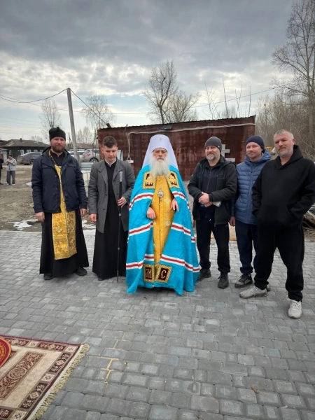 В барнаульском поселке Затон освятили колокола для храма Марии Магдалины