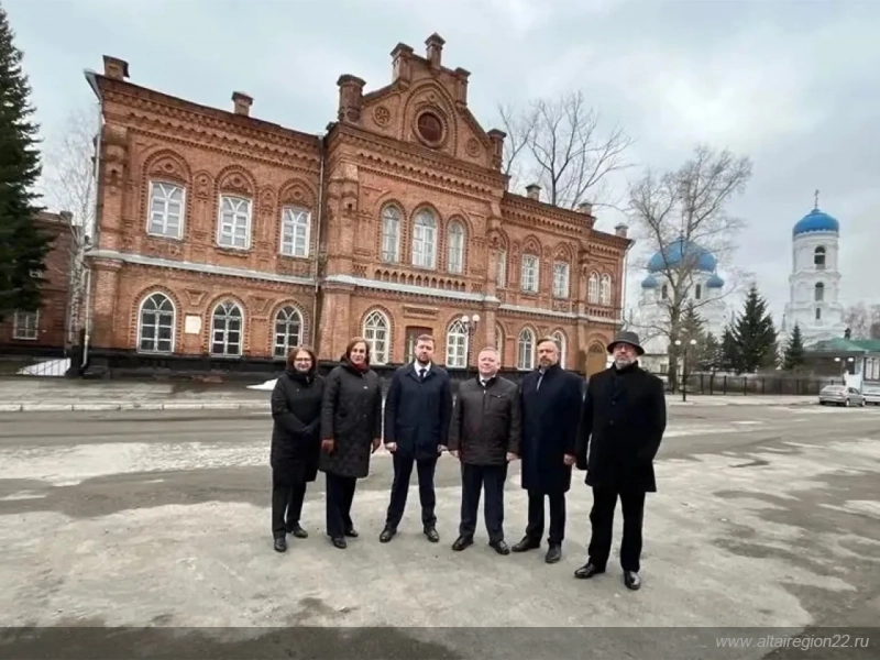 В Бийске завершили семилетнюю реставрацию пассажа Клевцова, вложив в него более 100 миллионов рублей