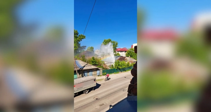 «Гейзер» забил на улице Максима Горького в Барнауле