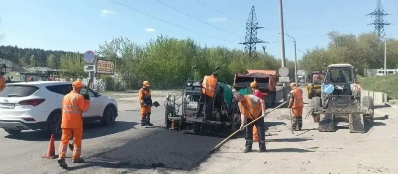 Текущий ремонт дорог продолжается в Барнауле
