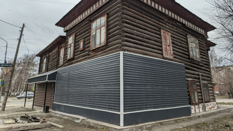 Жители Бийска обеспокоены состоянием дома купца Осипова
