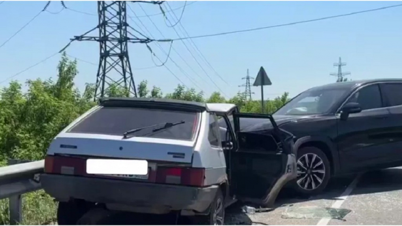 Два человека пострадали в страшном ДТП в Бийске