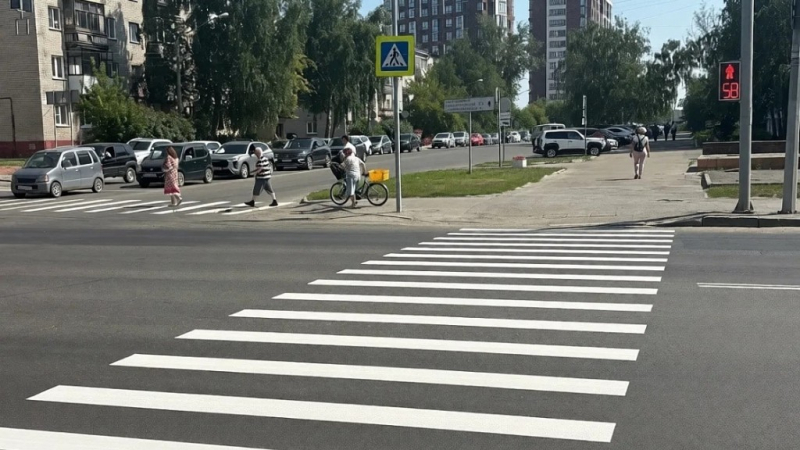 На улицах Барнаула обновляют дорожную разметку