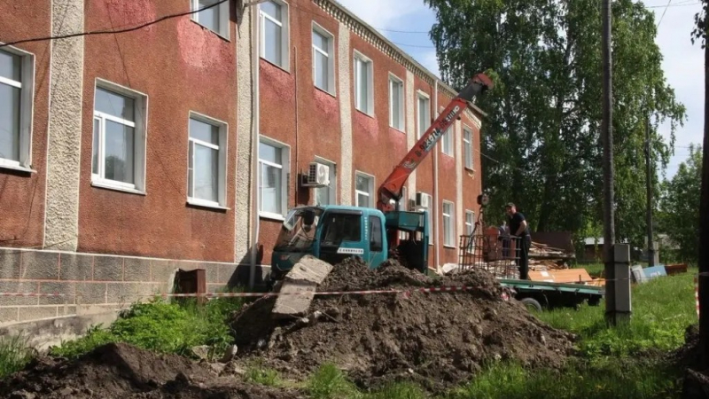 В Алтайском крае проверили ход ремонта поликлиник в Троицком и Залесовском районах