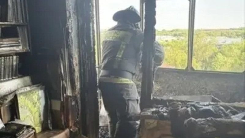 В Барнауле загорелись два балкона в многоэтажке