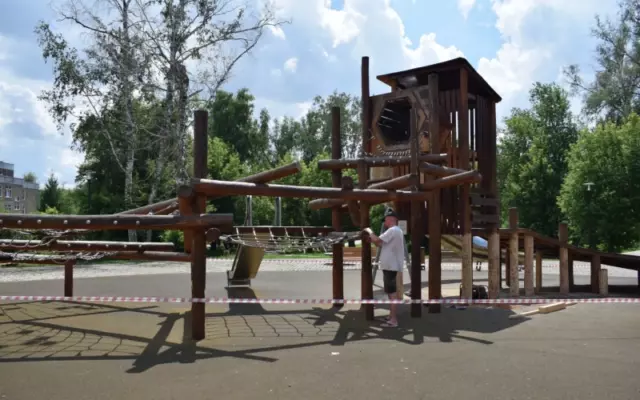Детские площадки обновят в Мизюлинской роще Барнаула