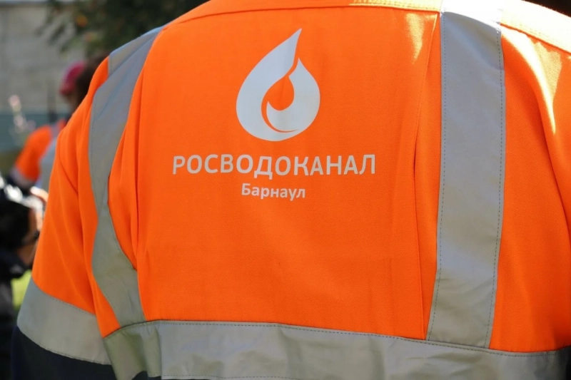 Холодное водоснабжение отключили в 74 домах Барнаула