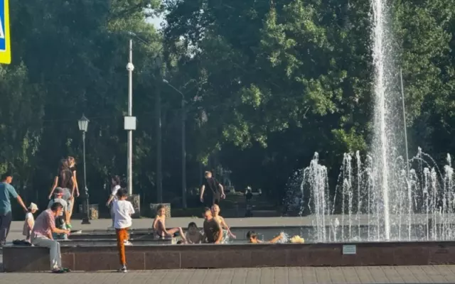 Очистку фонтанов проводят в Барнауле