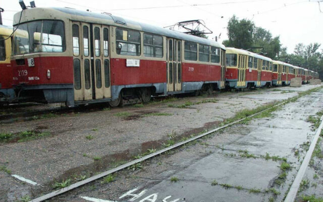 В Барнауле досрочно завершили ремонт переезда и возобновили движение трамваев