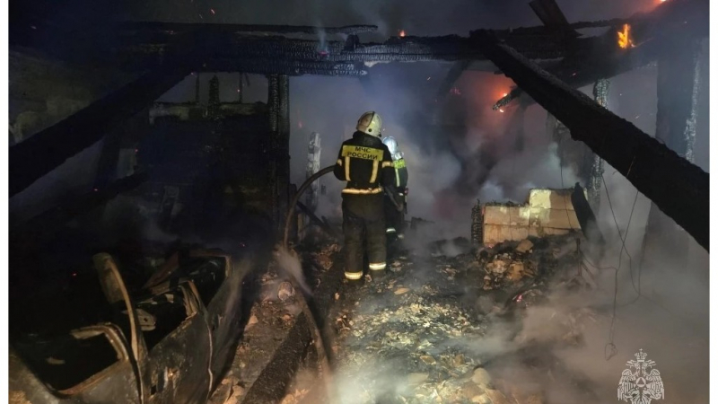 В алтайском селе сгорел склад