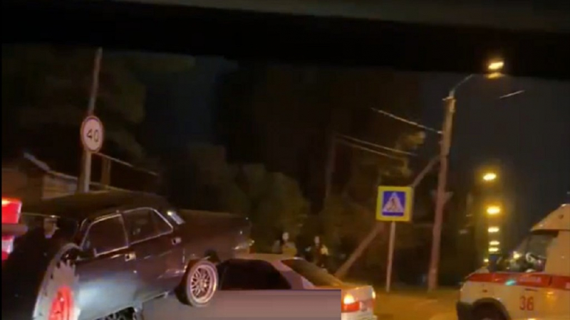 В Барнауле произошло массовое ДТП с участием трактора