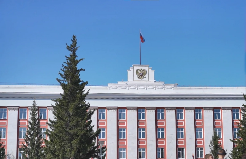 Жители Алтайского края задали более 200 вопросов губернатору за первый день приема обращений
