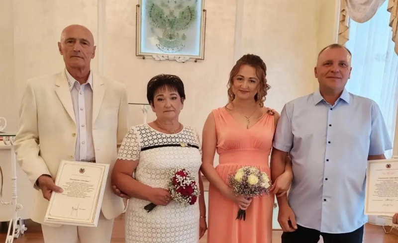 Золотую и серебряную годовщины свадьбы отметили два поколения одной семьи в Рубцовске