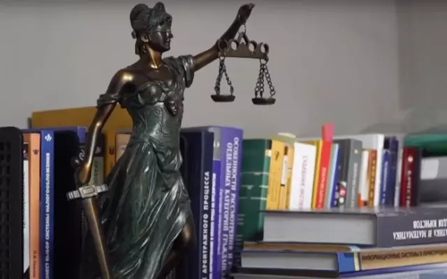 Доходы мигрантов, запреты у школ и возврат на маркетплейсах: какие законы заработают в октябре