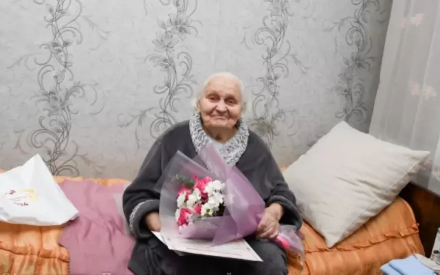 Кремль поздравил с 98-летием жительницу Панкрушихи