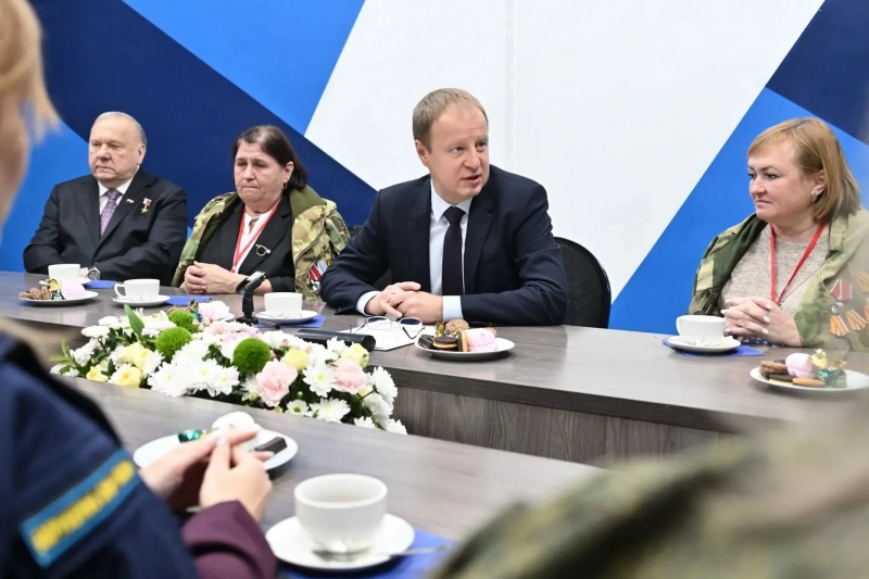 Виктор Томенко встретился с матерями и женами Героев на турнире в Барнауле